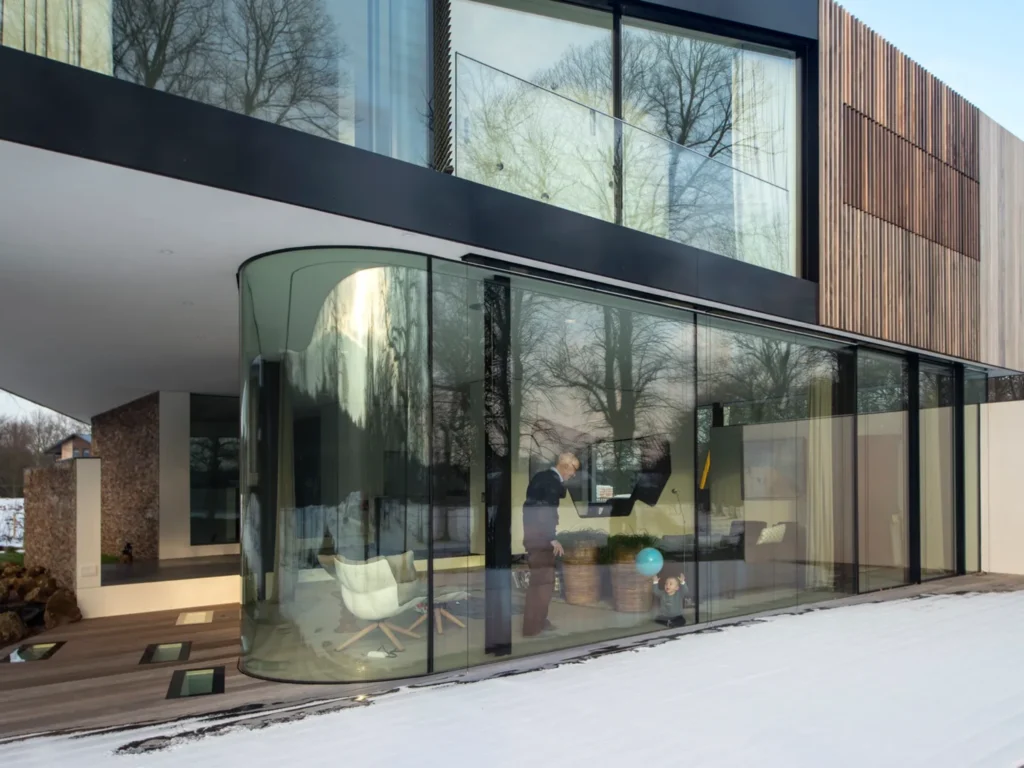 554 Curved VSG Glass villa