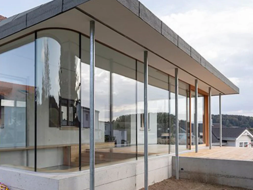 886 Bent Toughened Laminated Glass