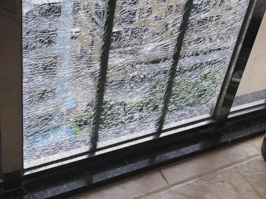 Spontaneous breakage of tempered glass