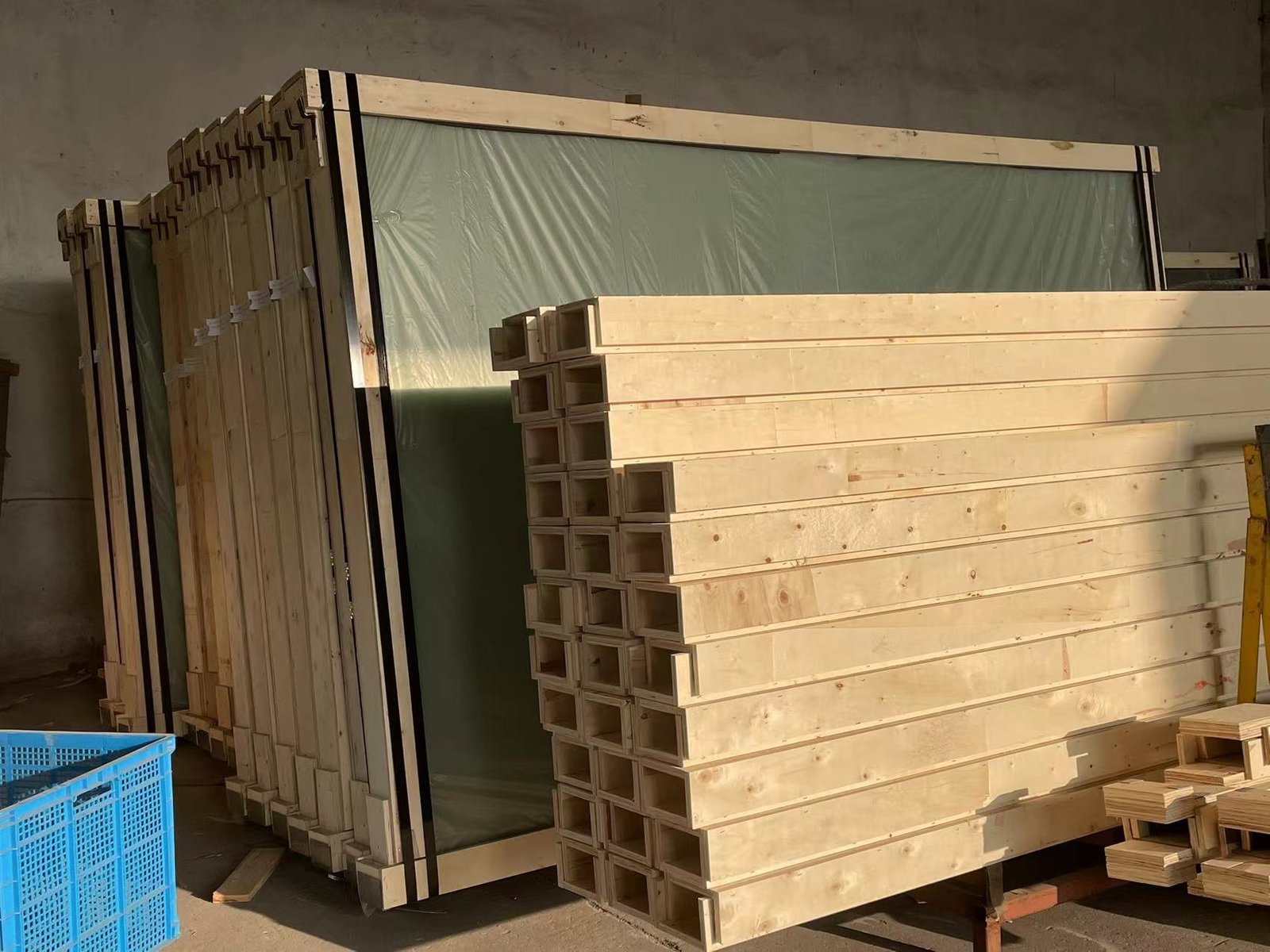 Annealed laminated glass packages