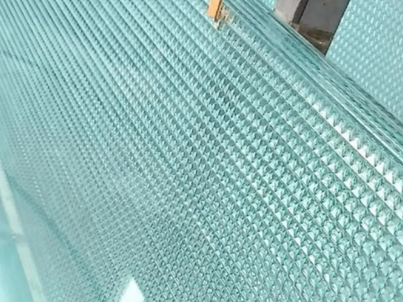 Cross reeded decorative glass