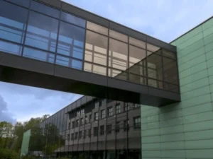 how building glass interacts with far-infrared thermal radiation