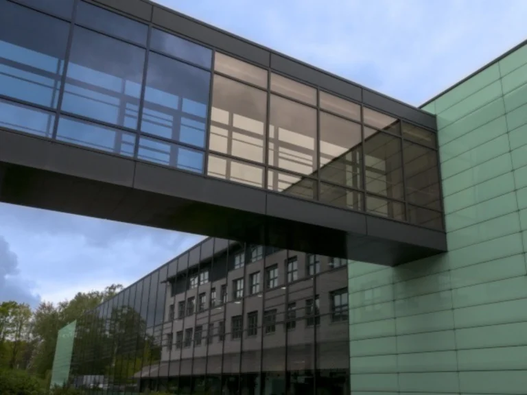 how building glass interacts with far-infrared thermal radiation