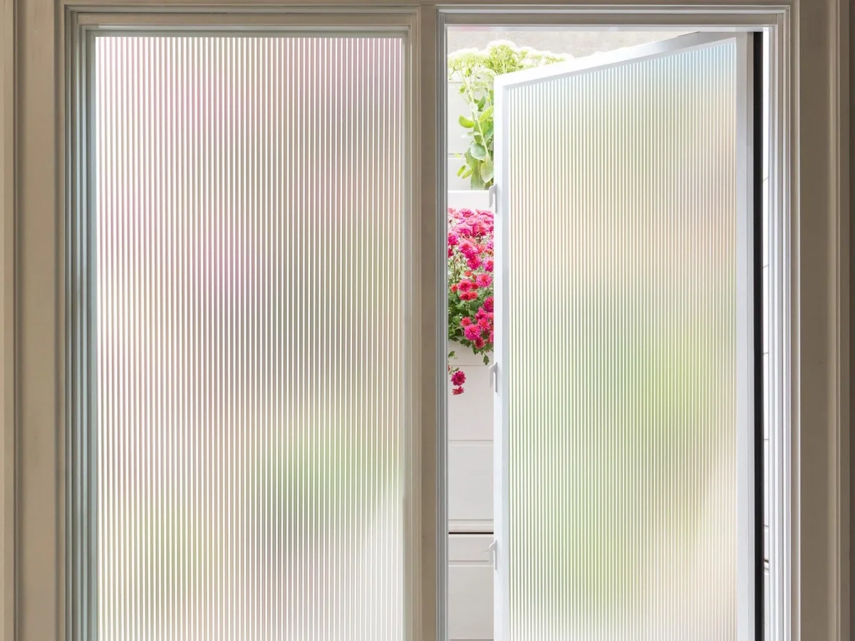 Low iron fluted glass window